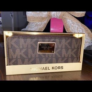 BRAND NEW!!! Michael Kors wallet